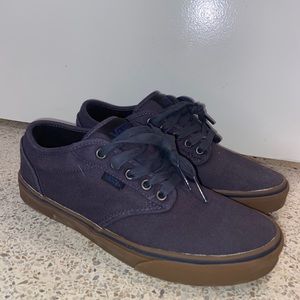 VANS classic navy blue with brown wall